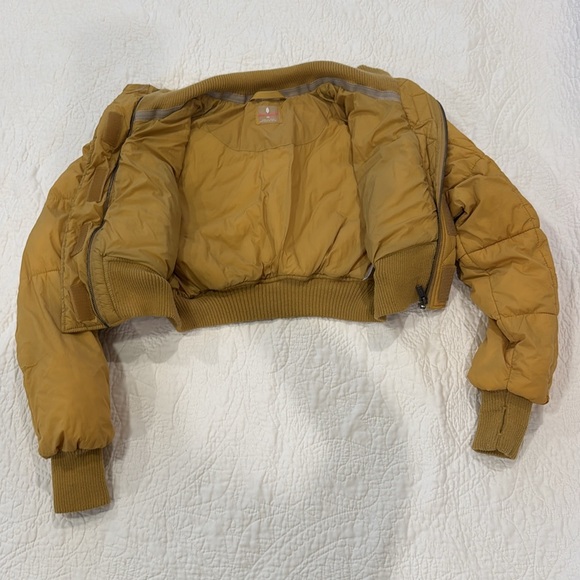 CLOSET CLEAROUT ✨FREE PEOPLE Boulder Babe Bomber Puffer Jacket Mustard
Size XS - Picture 6 of 11